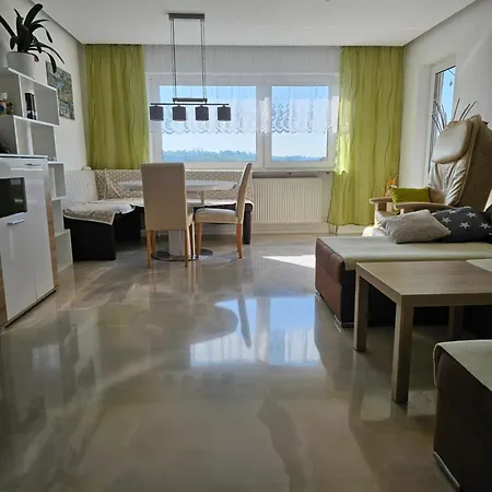 Zimmer In Schoener Panoramawohnung